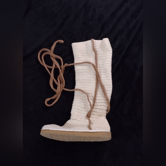 New boots hat set - Picture 3 of 12